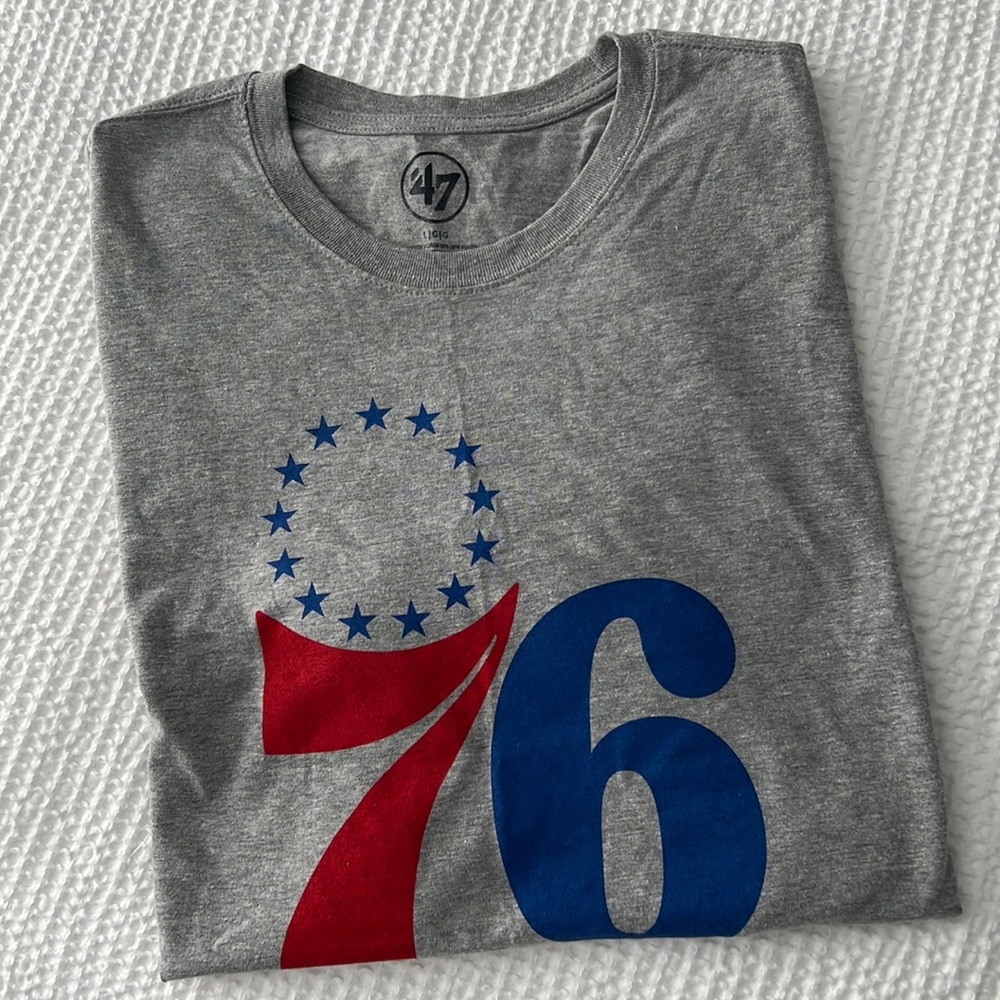 Mens Large 76ers T-shirt